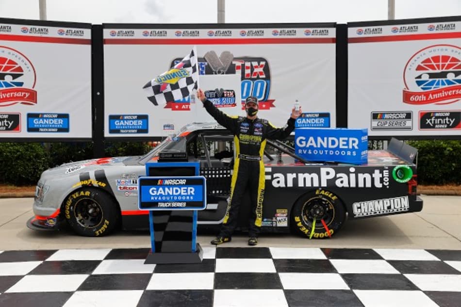 Truck Series: Enfinger ultrapassa Hill na prorrogação e vence sua primeira no Atlanta Motor Speedway
