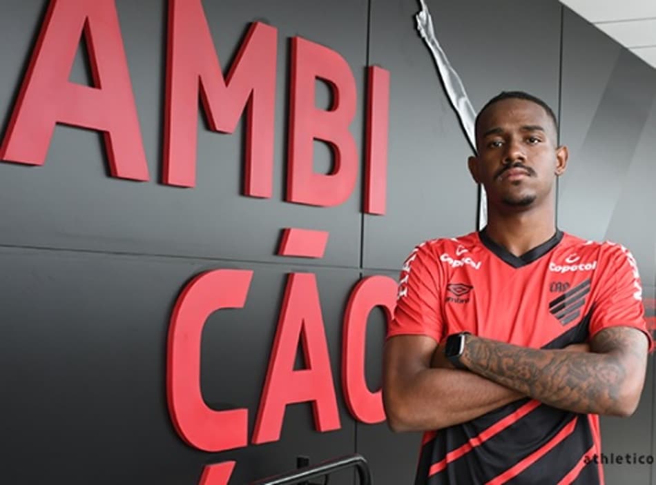 Motivado pela concorrência, Edu chega com ambição ao Athletico