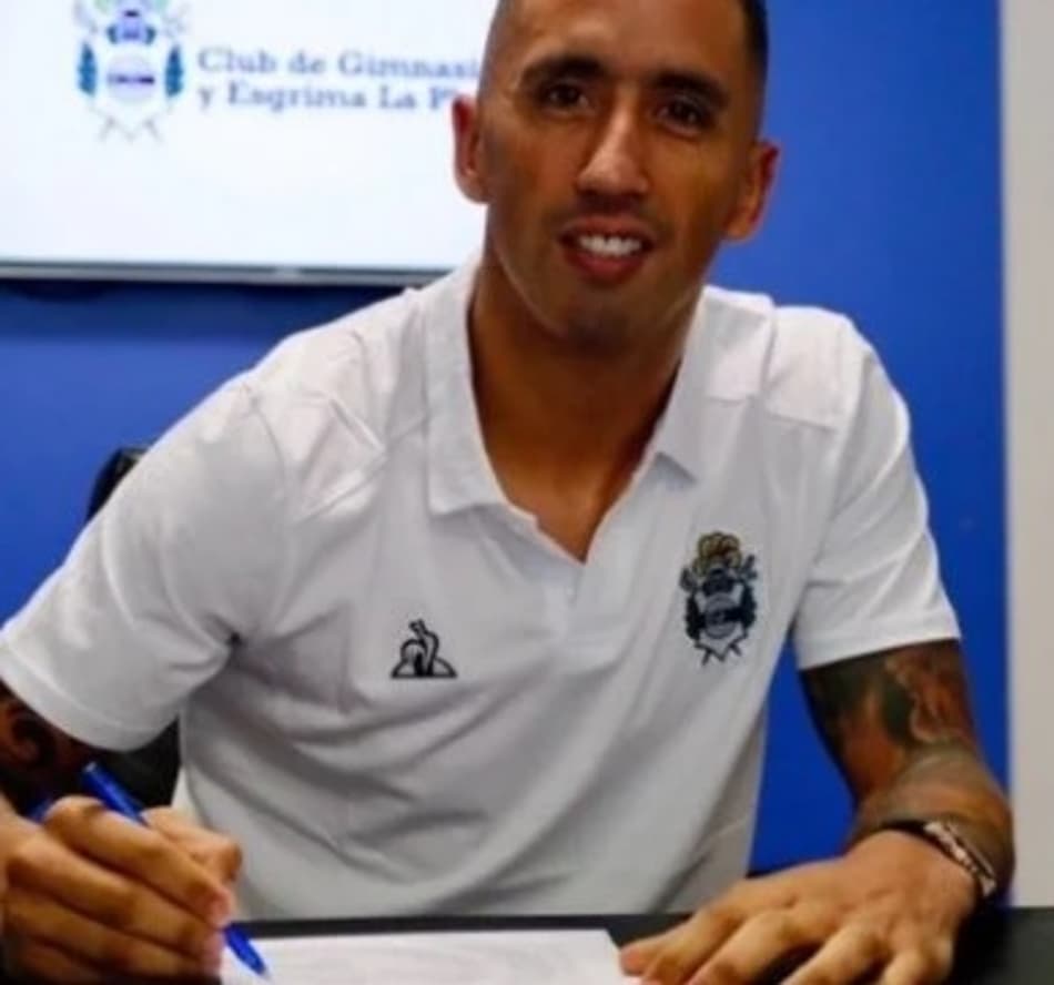 Recuperado de lesão, atacante Lucas Barrios decide o seu futuro