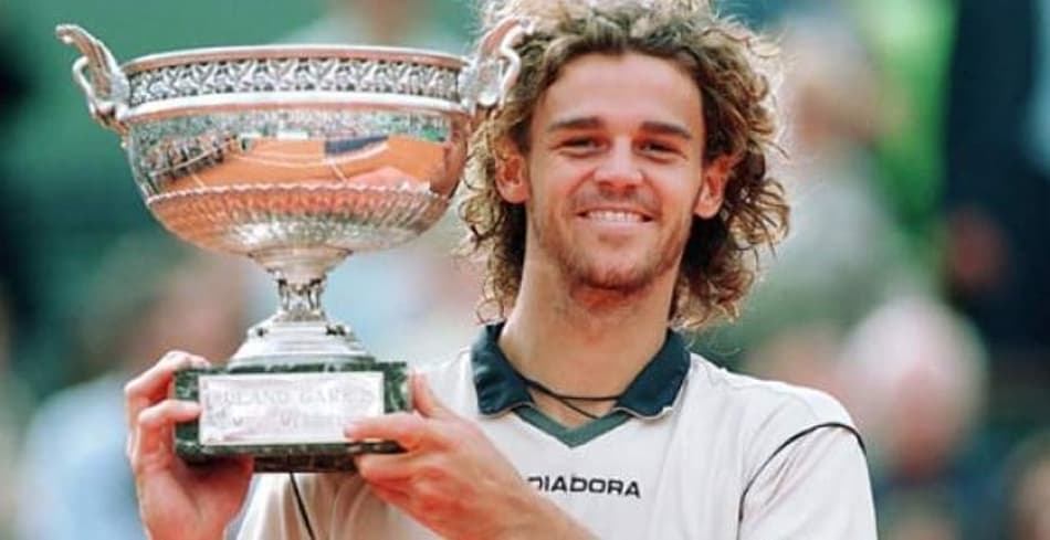 Guga completa 20 anos do BI de Roland Garros: 'O mais difícil'