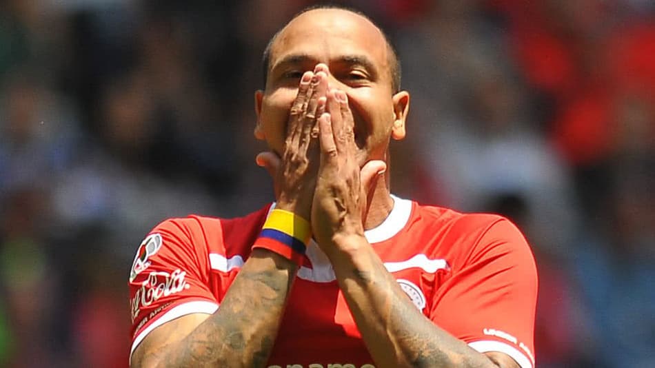 Jogador promove festa com fogos de artifício no México em meio a pandemia