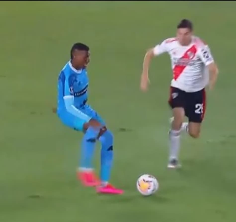 Conmebol recorda drible desconcertante na Libertadores; Assista