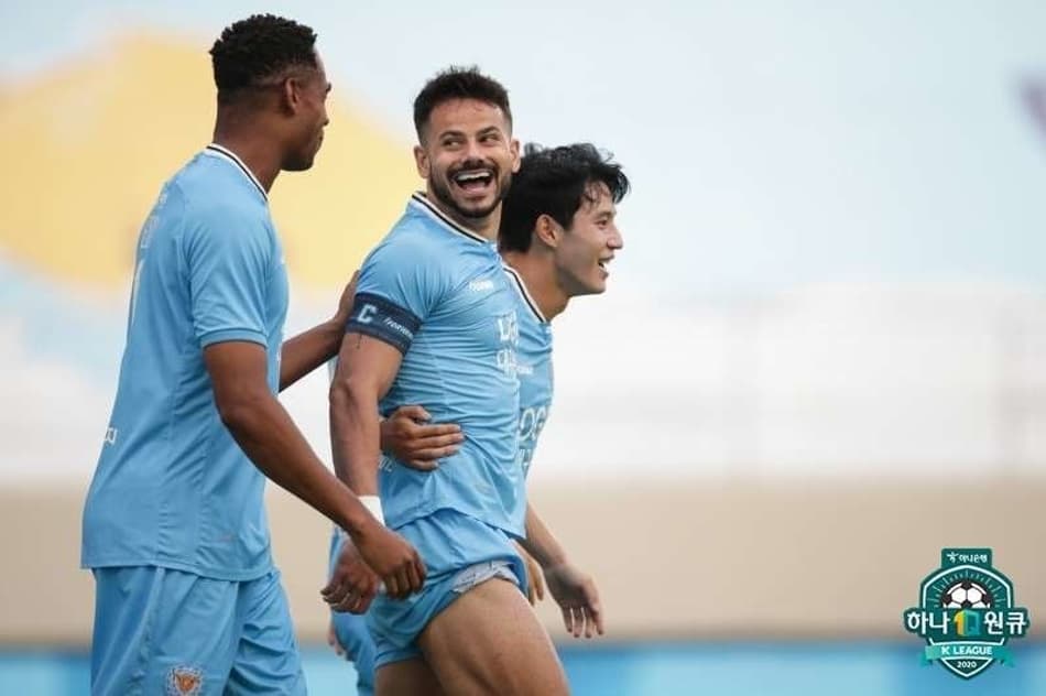 Com brilho de brasileiro, Daegu goleia FC Seoul
