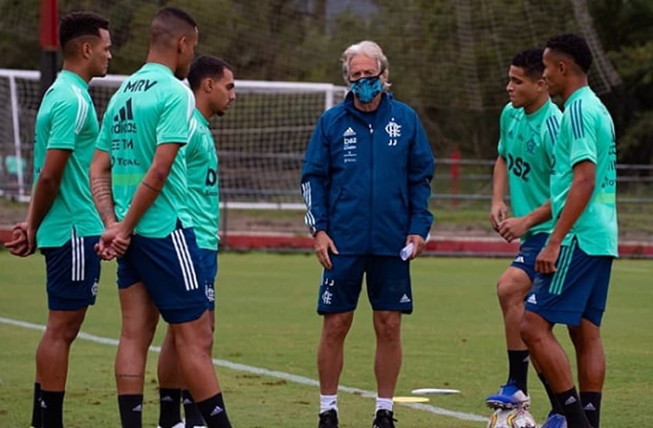 Flamengo integra cinco jovens da base na quinta semana de treinos