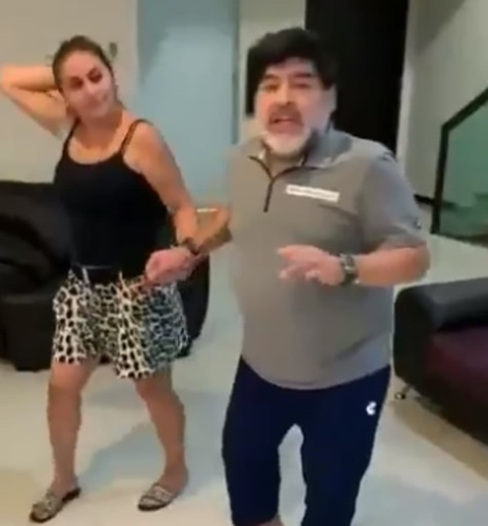 Filhas querem internar Diego Maradona em clínica de reabilitação