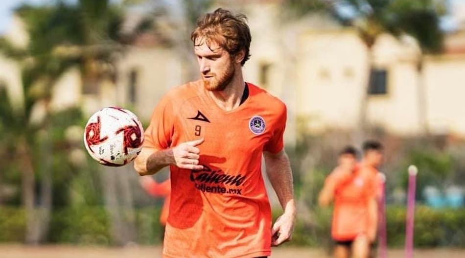 Atacante de novo clube no México já se vê marcado na história