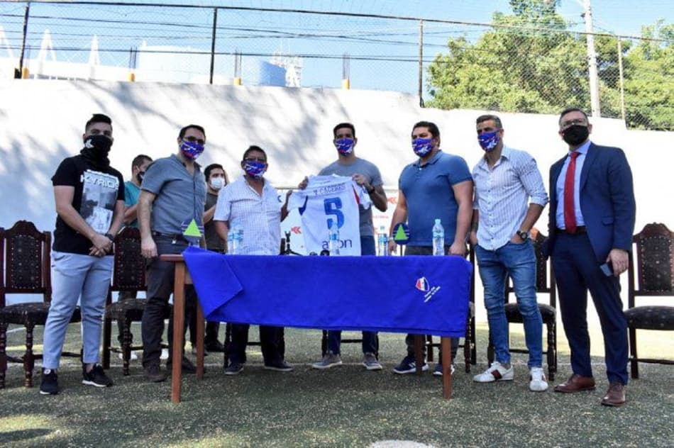 Apresentação de ex-Flamengo tem diversas violações de protocolo sanitário