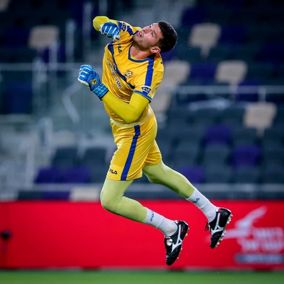 Maccabi, do brasileiro Daniel Tenenbaum, na luta pelo título da Supercopa de Israel