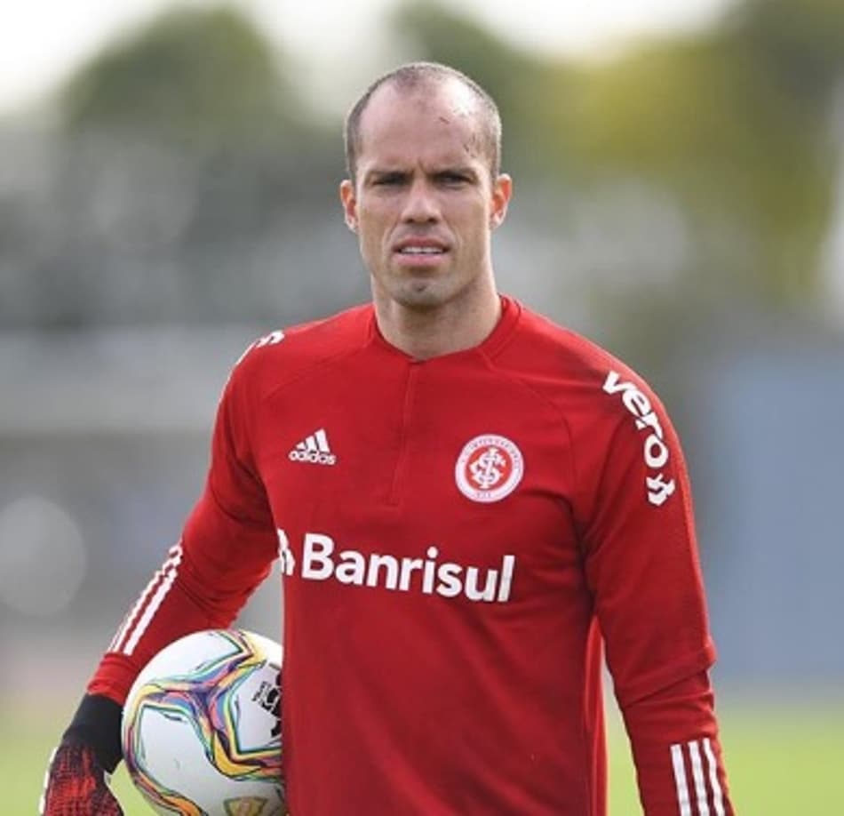 Elenco e comissão técnica do Inter passa por novos testes de COVID-19
