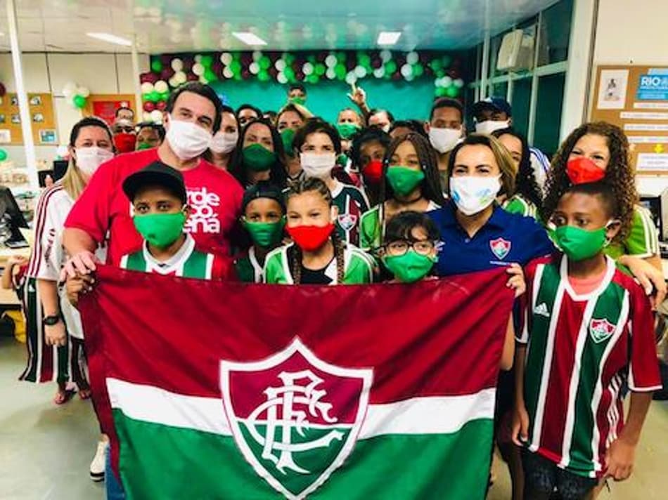 Flu entrega cestas básicas com doações arrecadadas no Tour do Fred