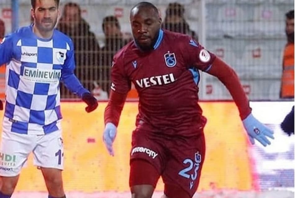 Clube da Turquia renova o empréstimo do zagueiro Manoel