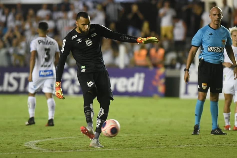 Jornalista faz análise sobre a reintegração de Éverson no Santos