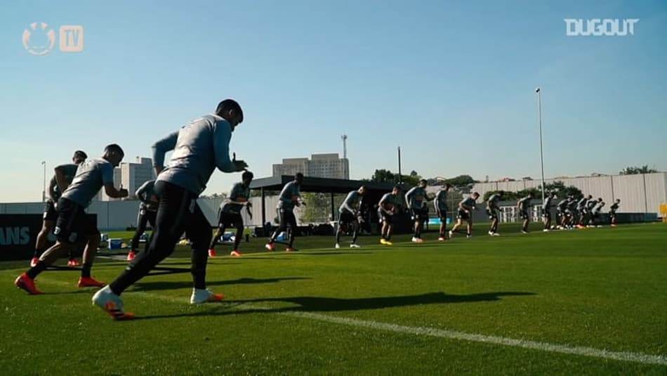 VÍDEO: Corinthians faz coletivo sob o comando de Tiago Nunes