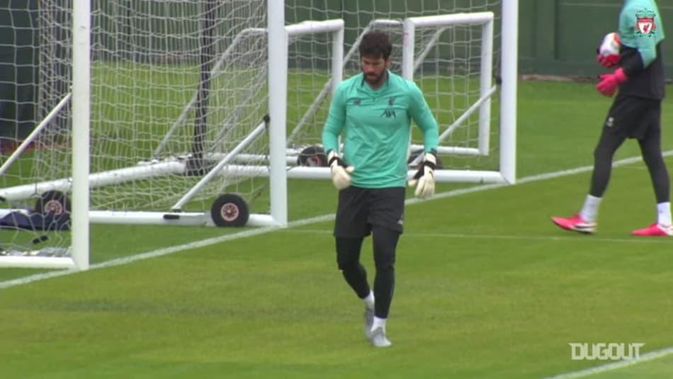 Klopp exalta recuperação física de Alisson: ‘Grande evolução”