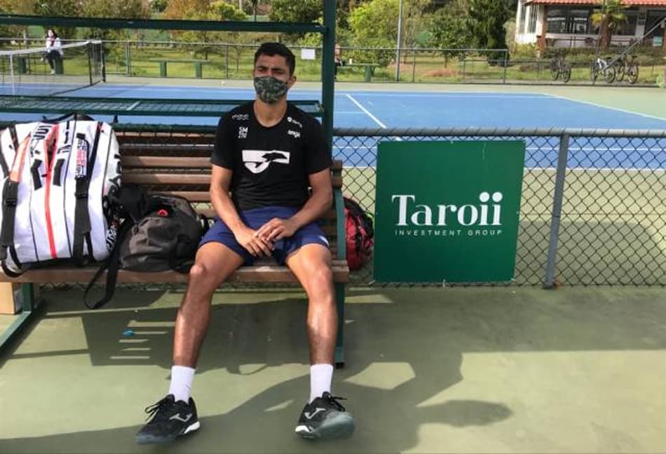 Thiago Monteiro em treino da ADV Tennis em Itajaí
