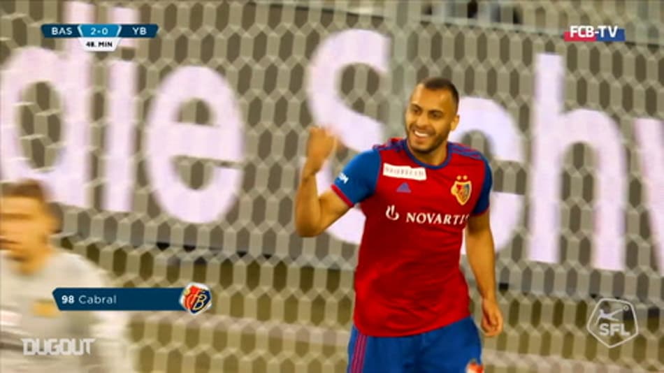 VÍDEO: Arthur Cabral marca golaço de letra contra o Young Boys