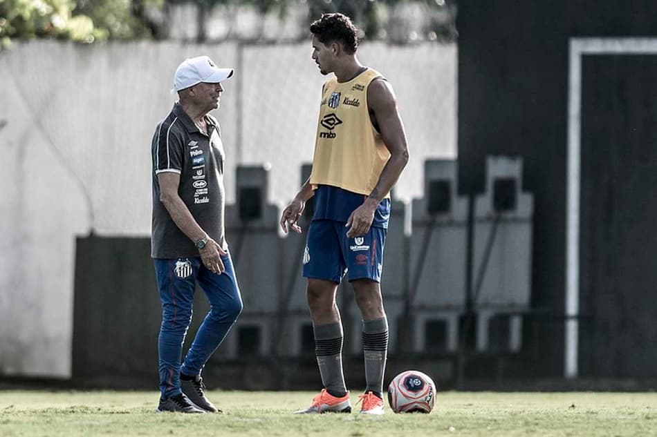 Jesualdo garante que nunca pensou em sair do Santos e comenta possível saída de Veríssimo: ‘Mau para nós’