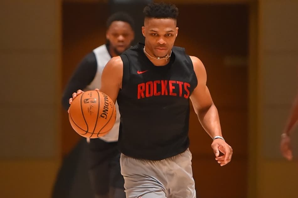 Russell Westbrook reforça Rockets em jogo 5 dos playoffs