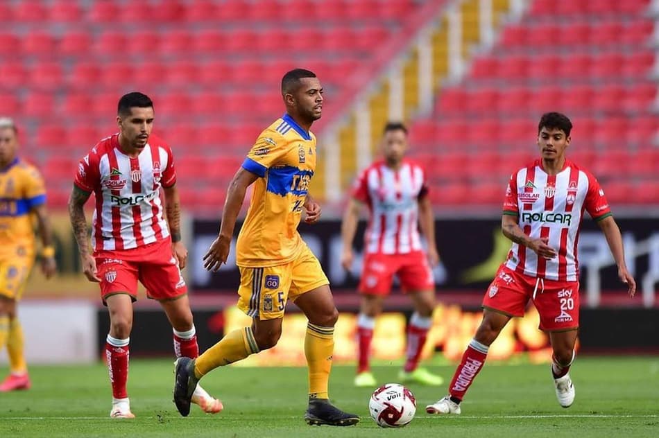 Tigres, de Rafael Carioca, estreia com vitória no Apertura da Liga Mexicana