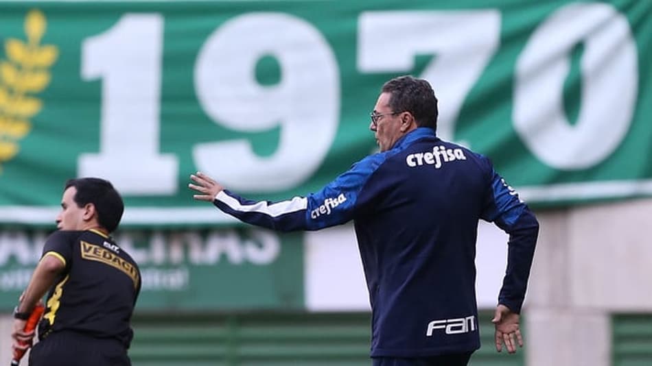Luxa elogia Água Santa por dificultar jogo, mas vê Palmeiras longe do ideal
