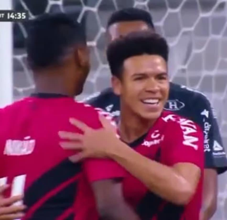 Goleada! Athletico massacra o FC Cascavel e se aproxima da decisão