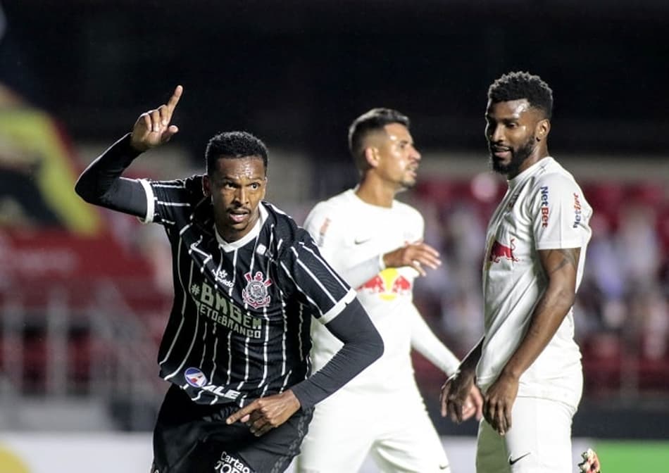 Jô admite cansaço no fim da partida e valoriza gol marcado em seu retorno ao Corinthians: ‘É importante’