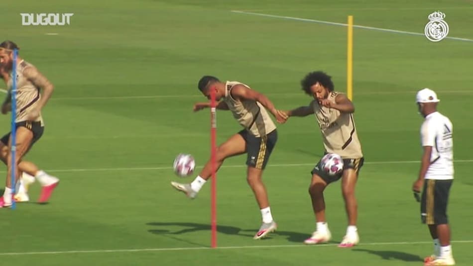 VÍDEO: Real Madrid faz trabalho curioso de domínio de bola em grupo