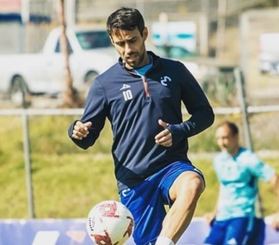 Valdivia se revolta com notícia de que negocia retorno ao Colo Colo