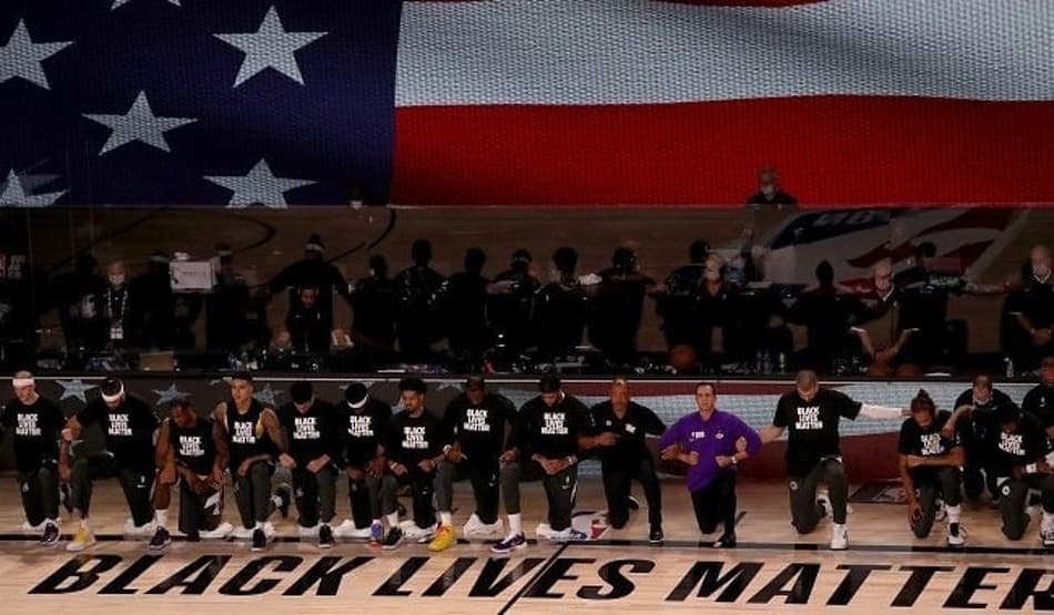 Trump volta a disparar contra NBA por protestos em hino; Doc Rivers e LeBron reagem