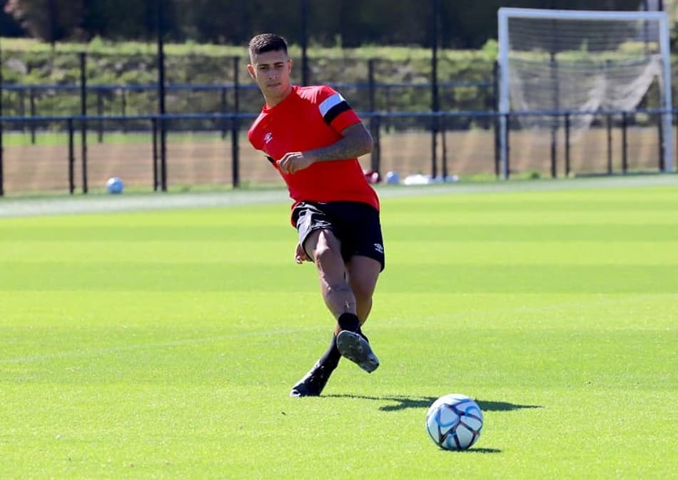 Ex-Santos e São Paulo comenta primeiras impressões de seu novo clube na França