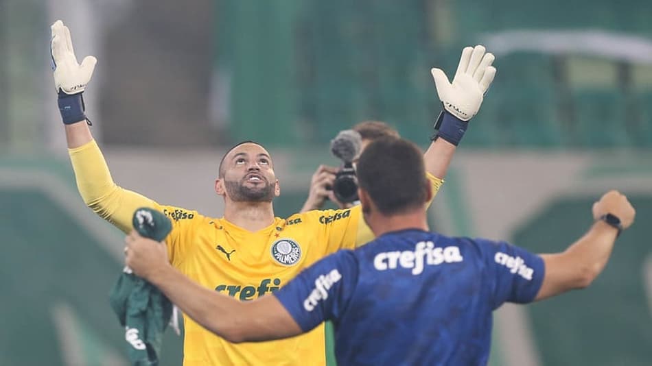 Weverton atinge marca histórica de Velloso com a camisa do Palmeiras