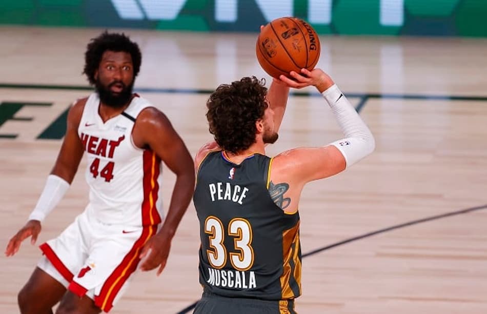 Em noite de virada incrível, Mike Muscala decide para o Thunder sobre Heat