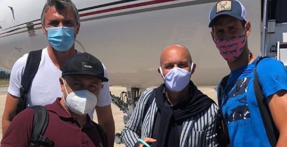 Novak Djokovic e equipe para Nova York