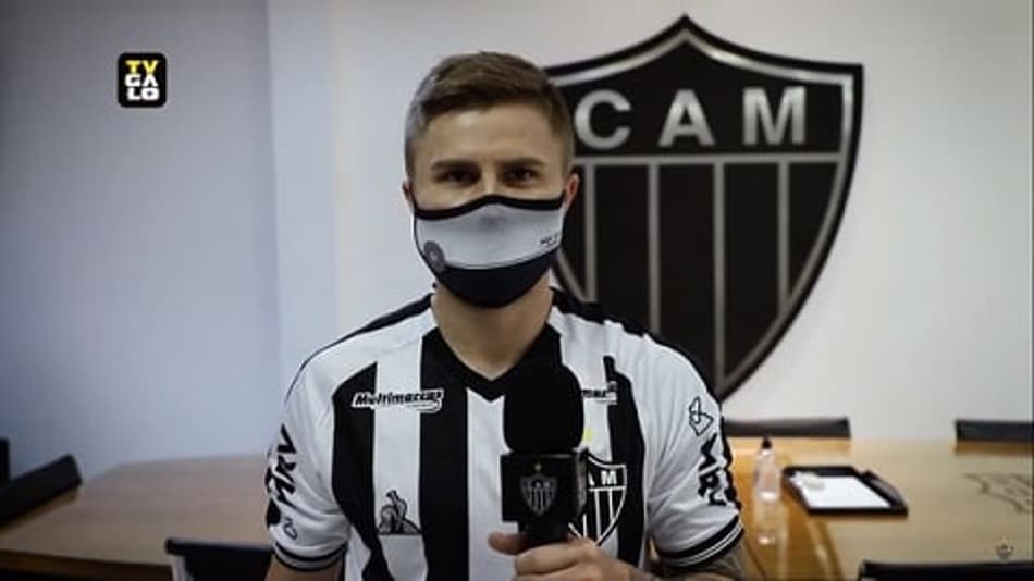 Sasha celebra chegada ao Galo e receberá R$ 677 mil do Santos