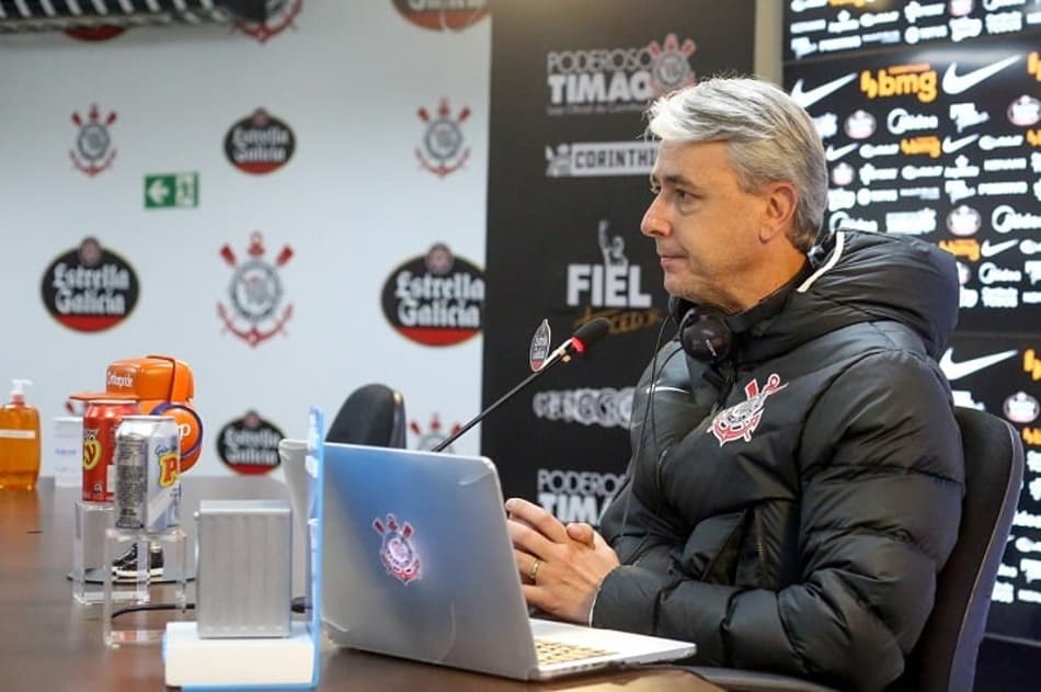 Tiago Nunes não acredita que será visto o ‘Athletico no Corinthians’