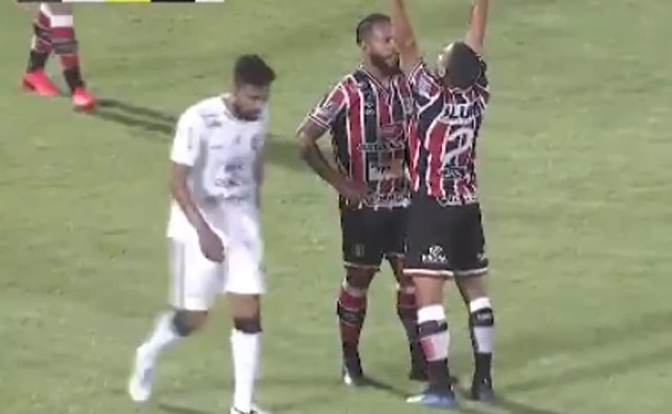 VÍDEO: Veja o golaço de Paulinho em vitória do Santa Cruz na Série C