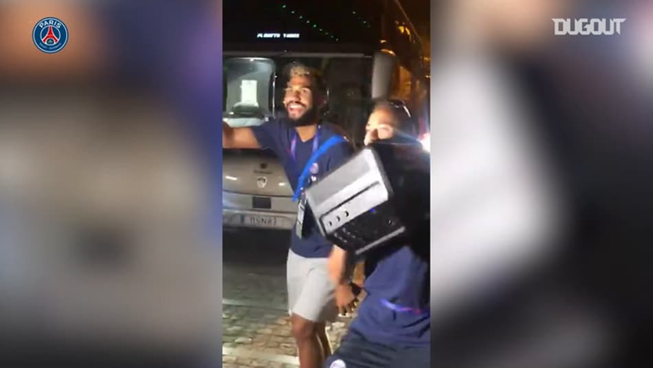Caixinha de som e Juliet: Neymar puxa festa dos jogadores do PSG