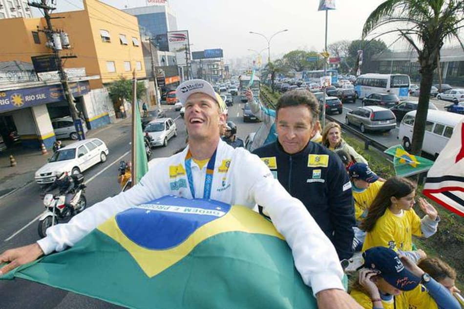 Festa de Robert Scheidt pelas ruas de São Paulo após a conquista (crédito: Luiz Doro / adorofoto)