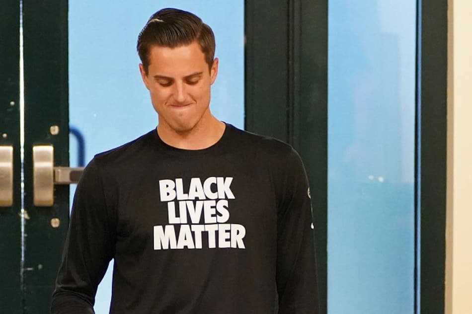 Fratura no tornozelo esquerdo tira Zach Collins do resto da temporada