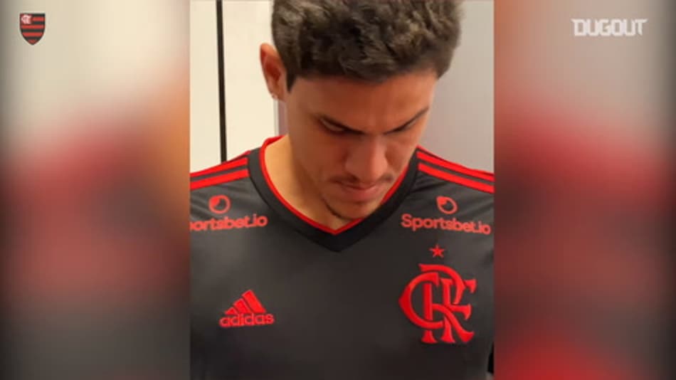 VÍDEO: Bastidores da sessão de fotos da terceira camisa do Flamengo