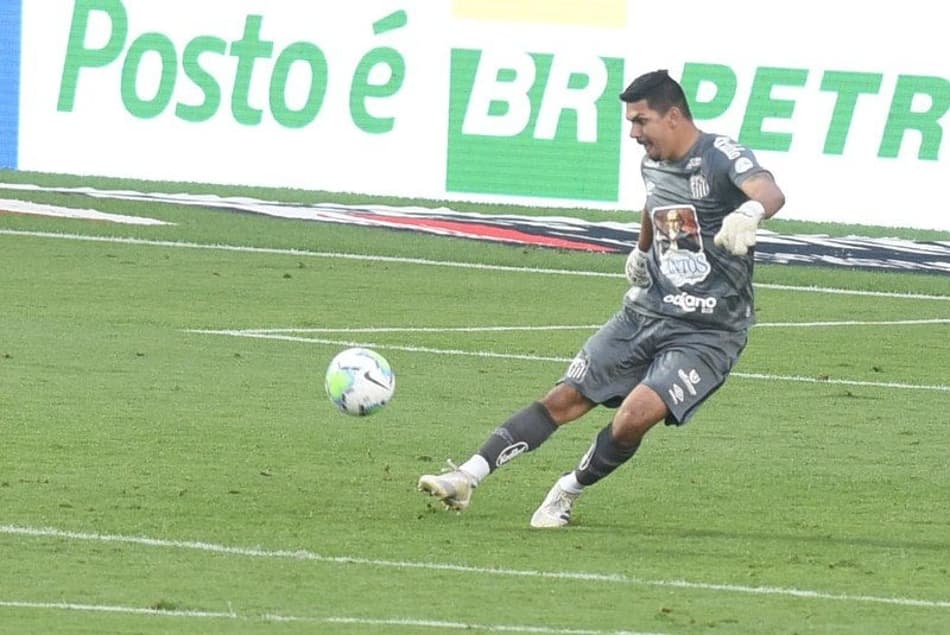 João Paulo fala sobre disputa no gol do Santos: ‘Titular é o Vladimir’