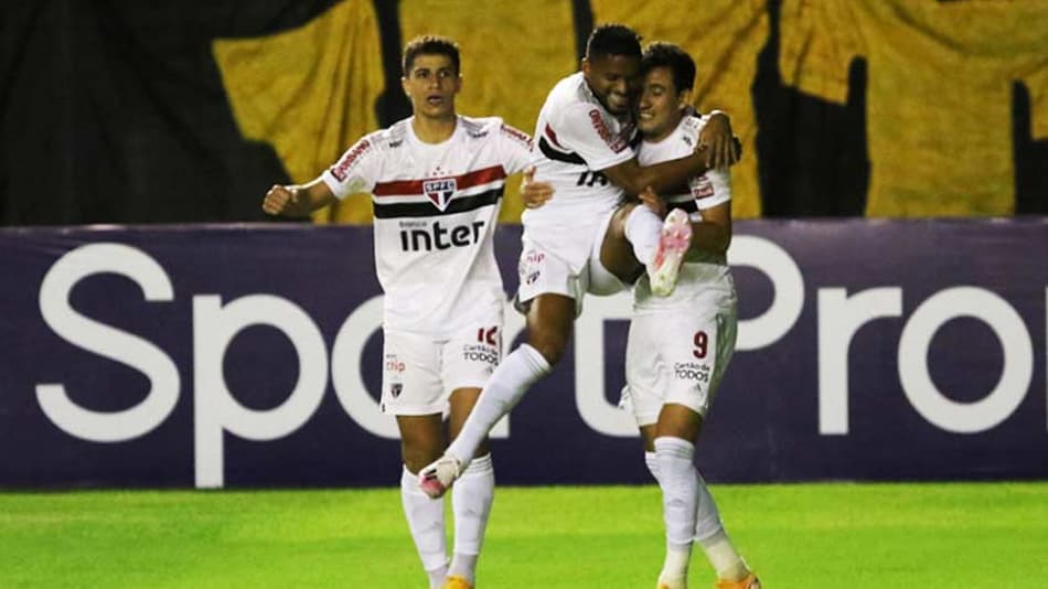 Pode ajudar? São Paulo não perde na Ilha do Retiro há 20 anos