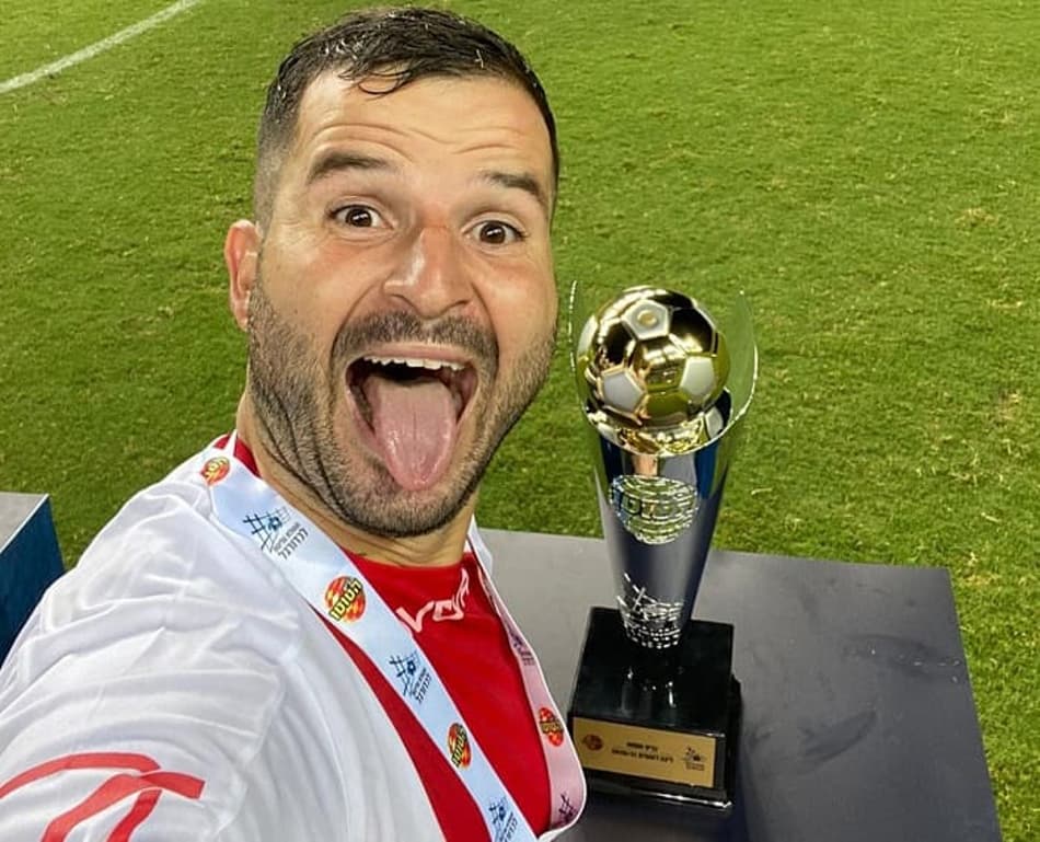 Meia brasileiro conquista primeiro título da história de clube asiático