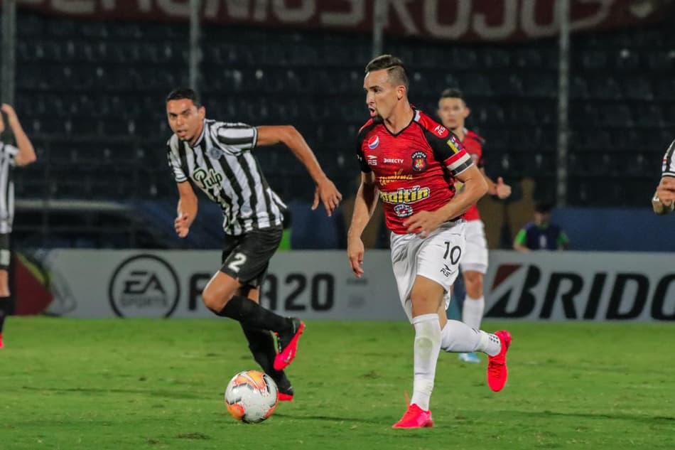 Caracas e Libertad disputam jogo decisivo pela Libertadores