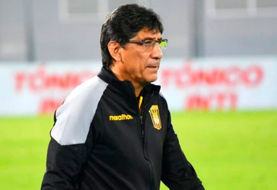 Técnico do The Strongest quer reunir, até setembro, plantel para treinos