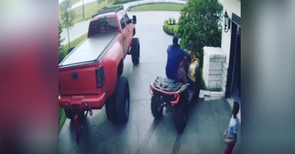 VÍDEO: Lutador do UFC, Derrick Lewis passa por susto em acidente com o filho em quadriciclo; assista!