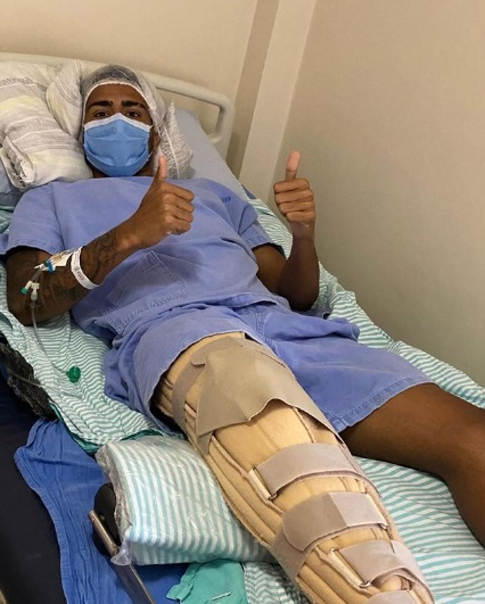 Atacante Kaio passa por cirurgia na perna direita