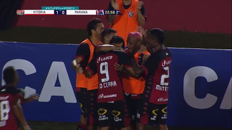 Vitória derrota o Paraná e entra no G-4 da Série B