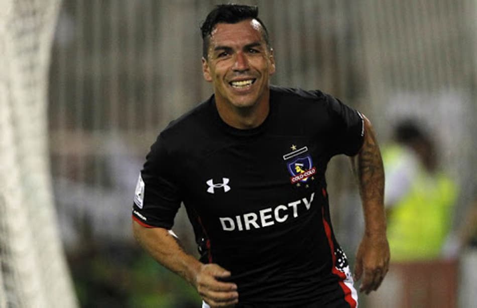 Esteban Paredes assume o posto de maior goleador do Colo-Colo na Libertadores