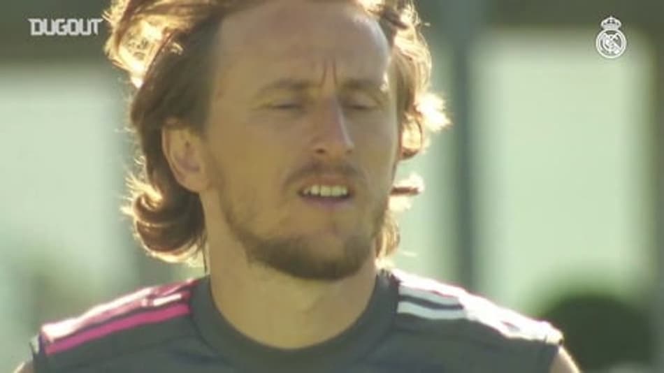 VÍDEO: Real Madrid volta aos treinos de olho na temporada 2020/21
